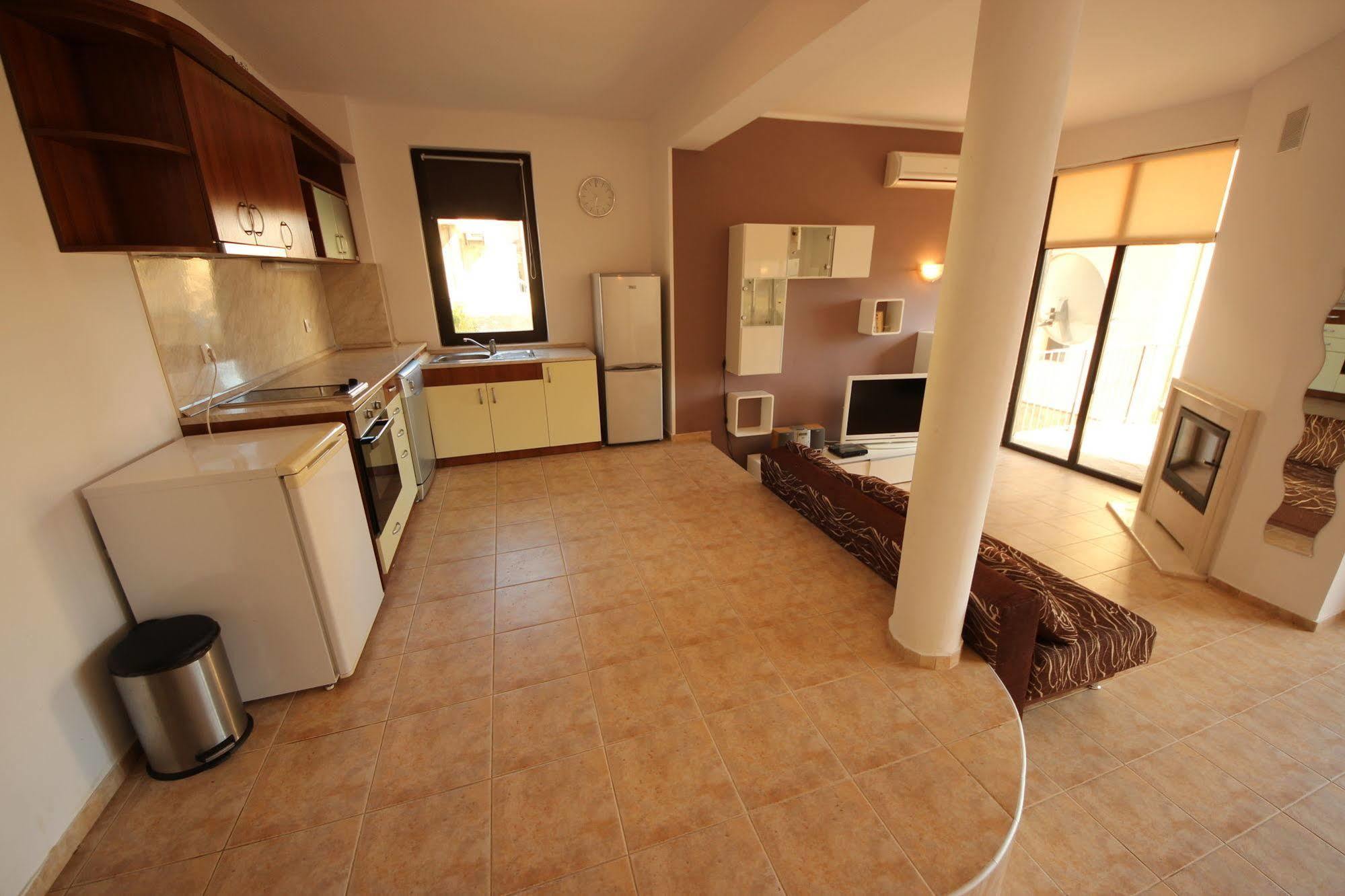 Menada Sunny Hill Villa Kosharitsa ภายนอก รูปภาพ