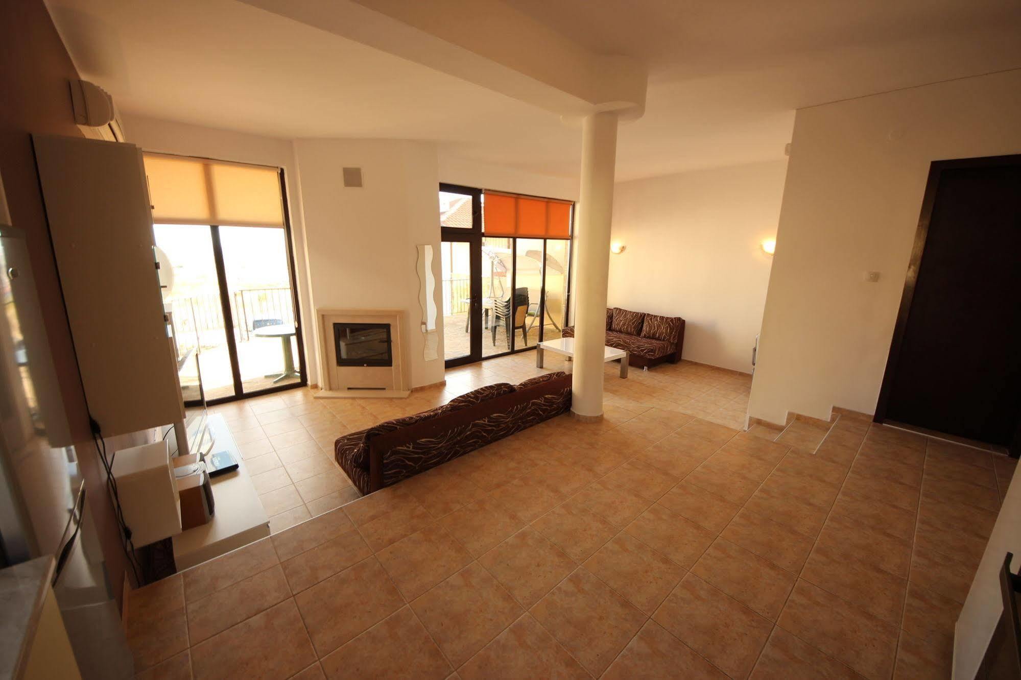 Menada Sunny Hill Villa Kosharitsa ภายนอก รูปภาพ