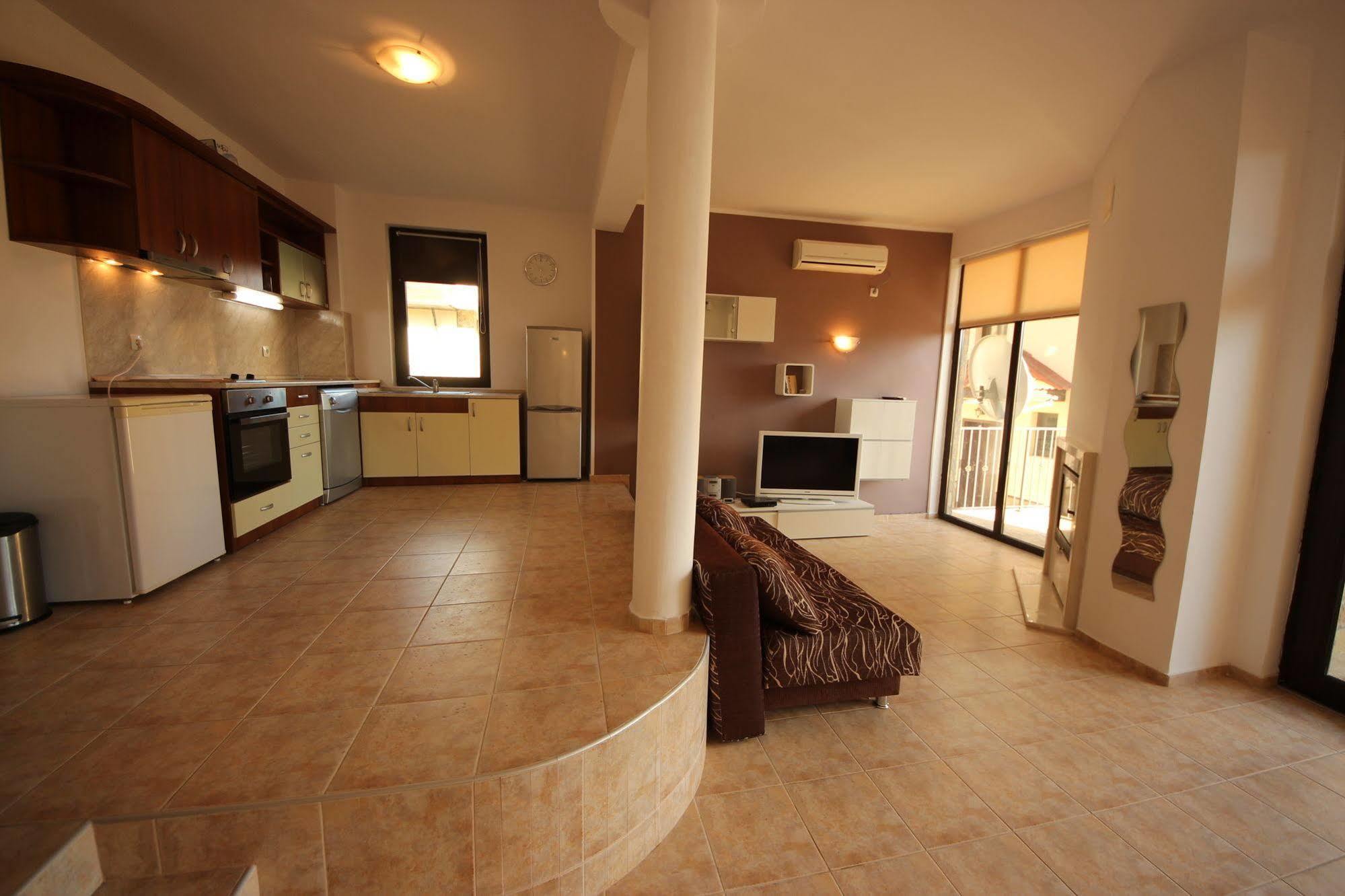 Menada Sunny Hill Villa Kosharitsa ภายนอก รูปภาพ