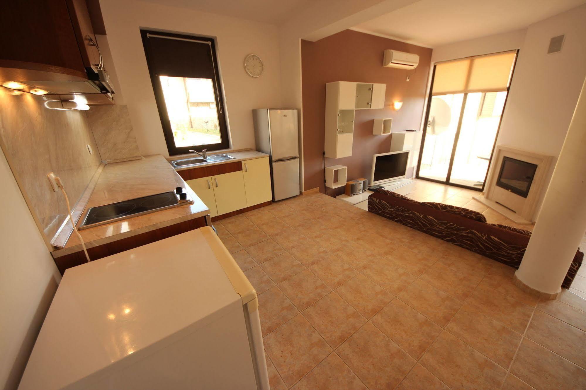 Menada Sunny Hill Villa Kosharitsa ภายนอก รูปภาพ