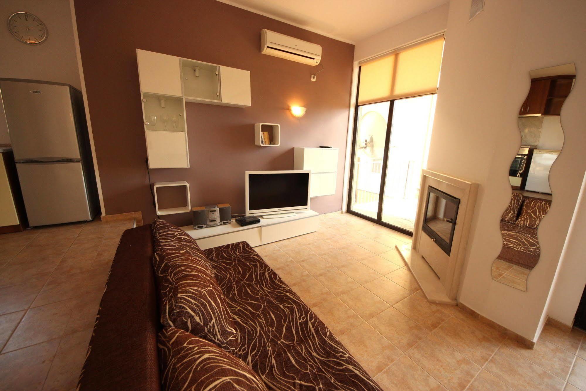 Menada Sunny Hill Villa Kosharitsa ภายนอก รูปภาพ