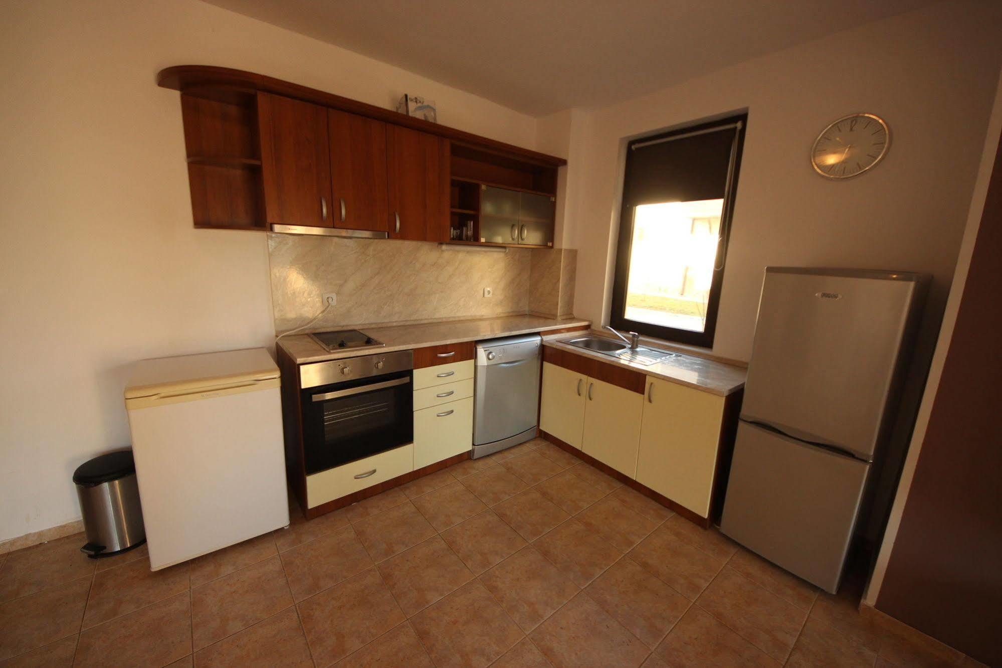 Menada Sunny Hill Villa Kosharitsa ภายนอก รูปภาพ
