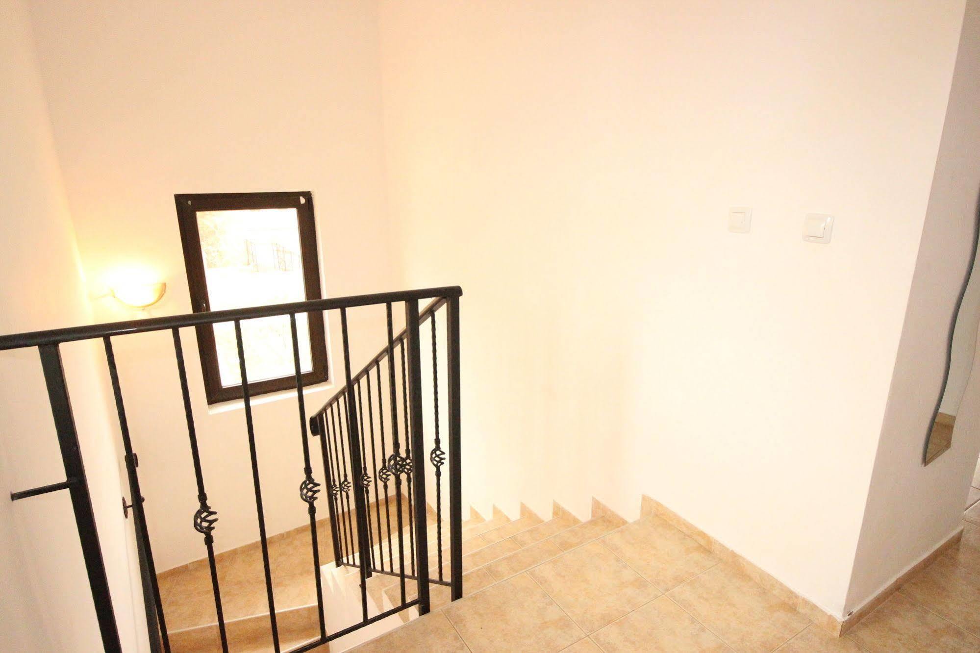 Menada Sunny Hill Villa Kosharitsa ภายนอก รูปภาพ